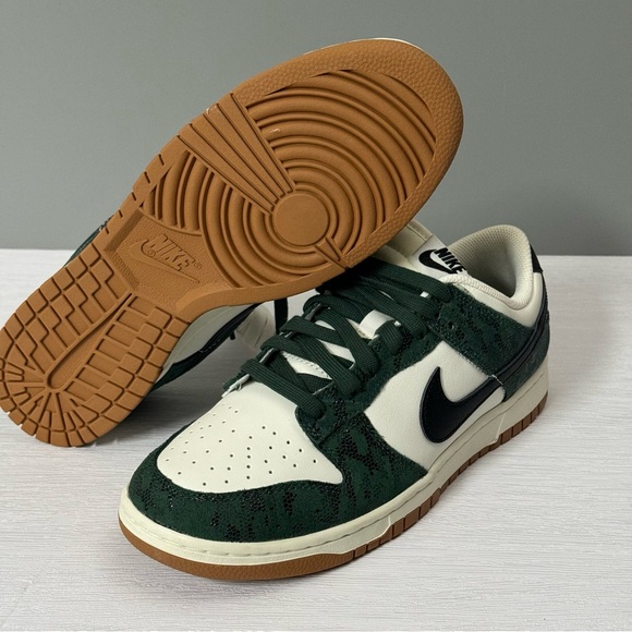Nike Dunk Low Womens Green Snake FQ8893-397 Size 11W/9.5M Brand New 💯 Authentic - Picture 8 of 13